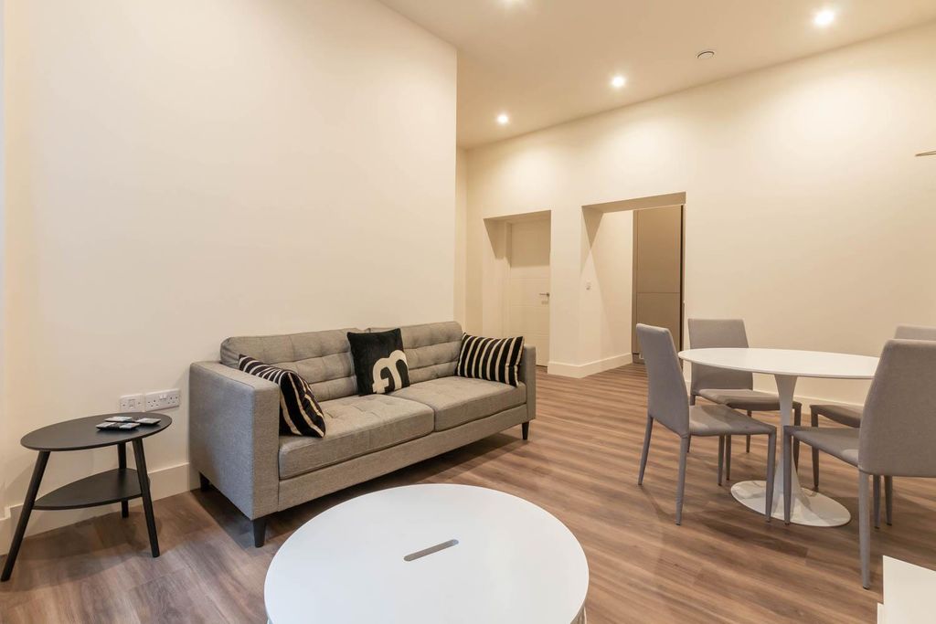 Property photo 1 of 8 Living Room