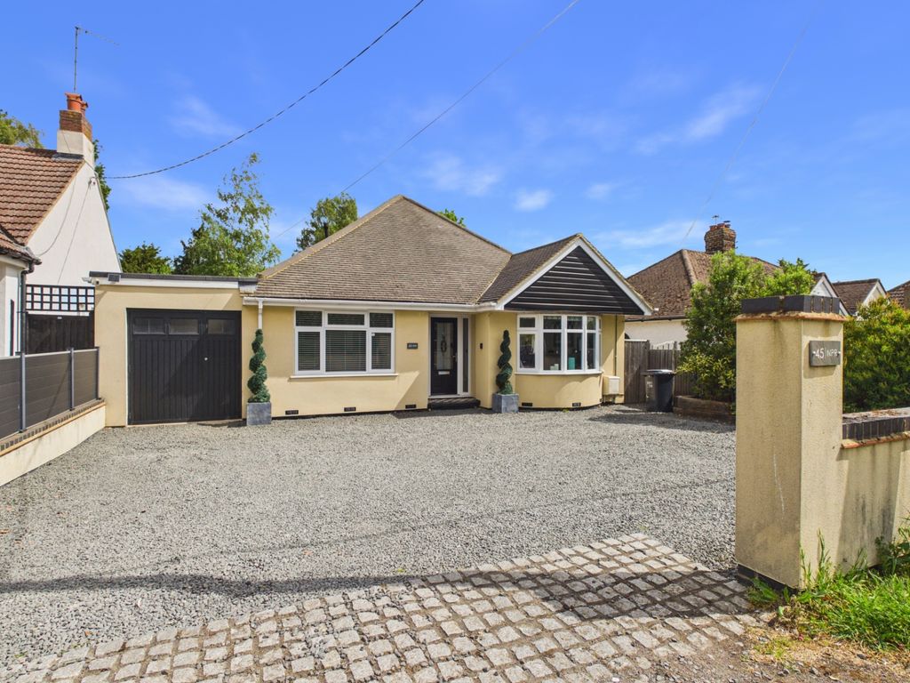Property photo 1 of 26 Newport Pagnell Road