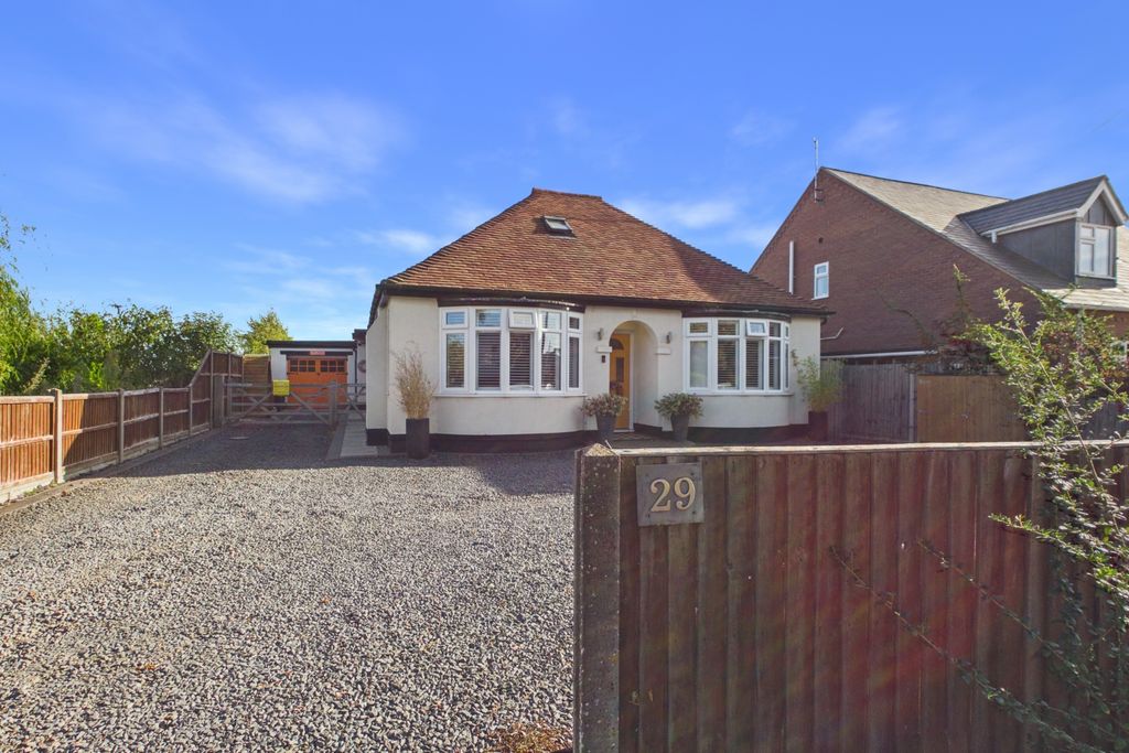 Property photo 1 of 44 Ewemove - Spalding - Station Rd - Front Of House