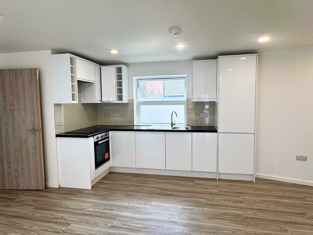 Property photo 2 of 6 Kitchen
