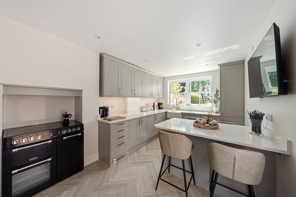 Property photo 2 of 33 5305092