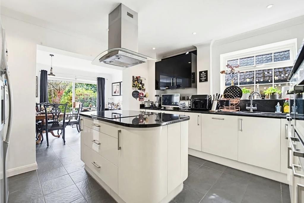 Property photo 3 of 16