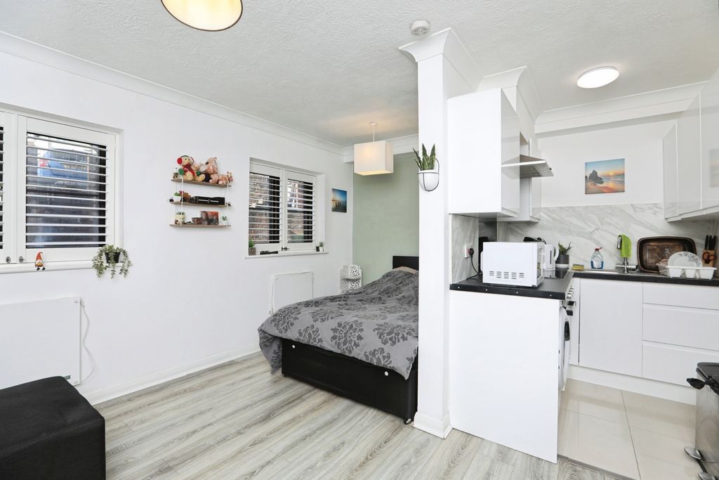 Property photo 3 of 20 Pbox-Img.Jpg