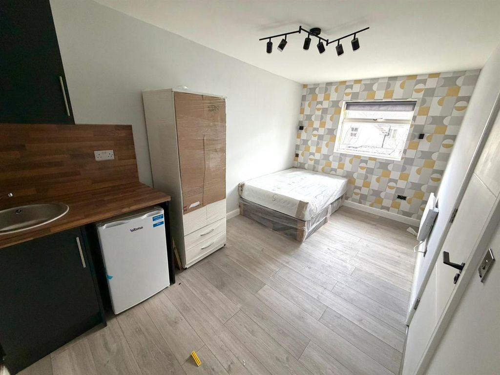 Property photo 2 of 4 Room 6 .Jpg