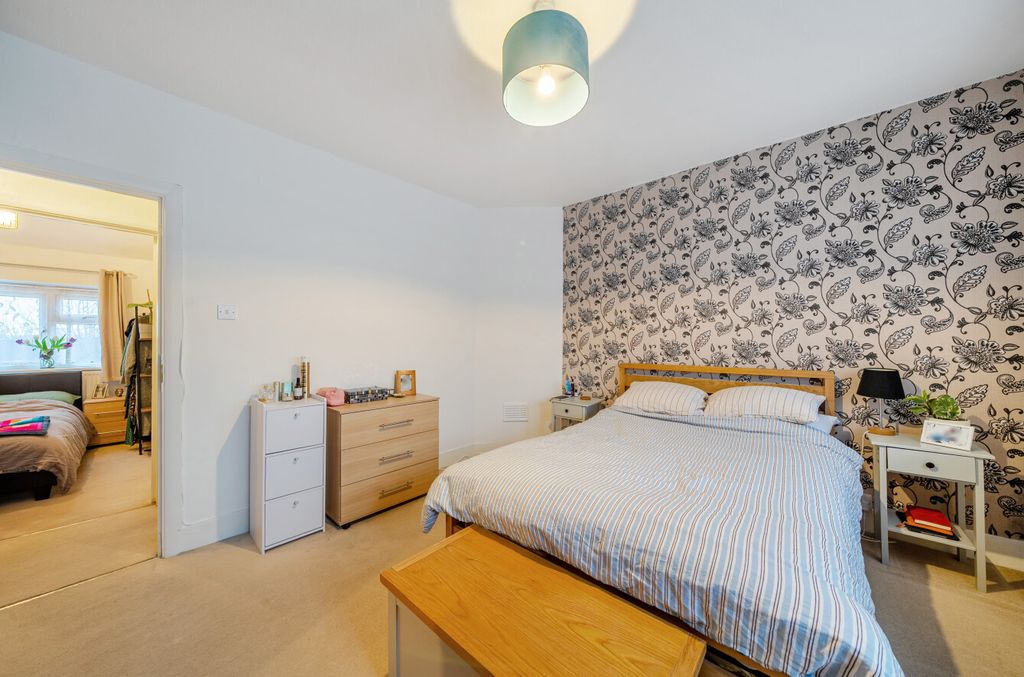 Property photo 3 of 13 1395618-1-6964E48...