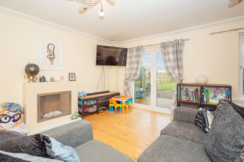 Property photo 2 of 31 Lounge/Diner