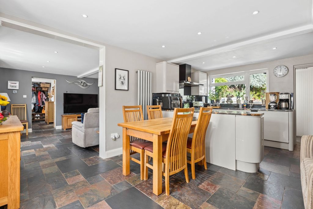 Property photo 2 of 33 5247142