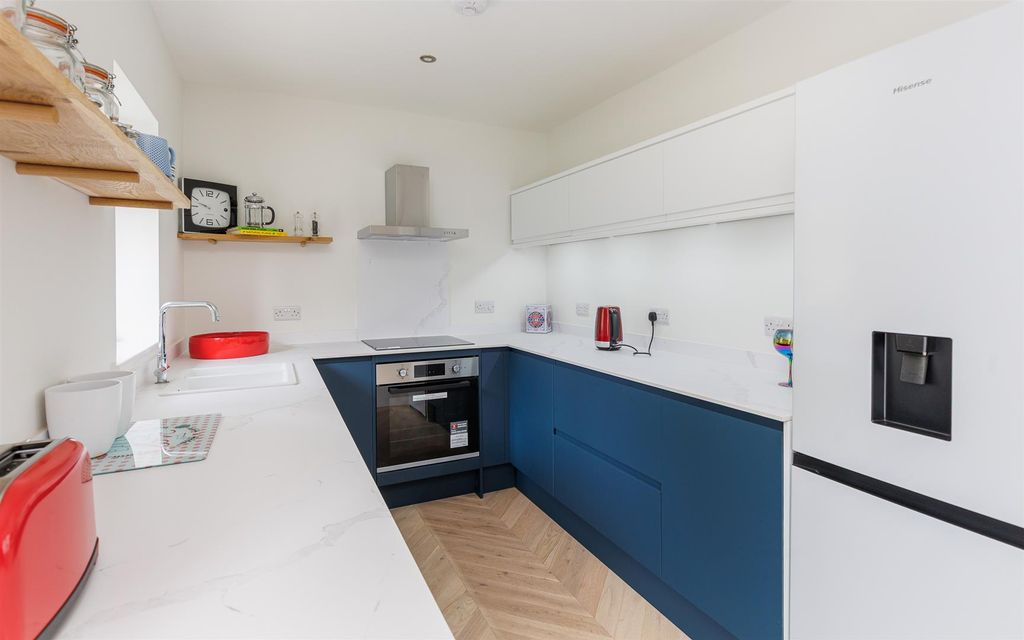 Property photo 2 of 37