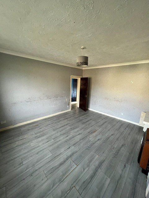 Property photo 3 of 12 Lounge