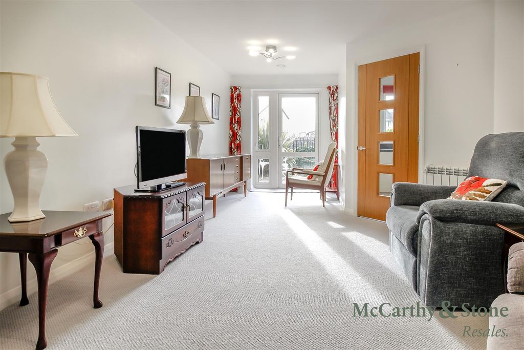 Property photo 3 of 20 8703582-Interior09.Jpg