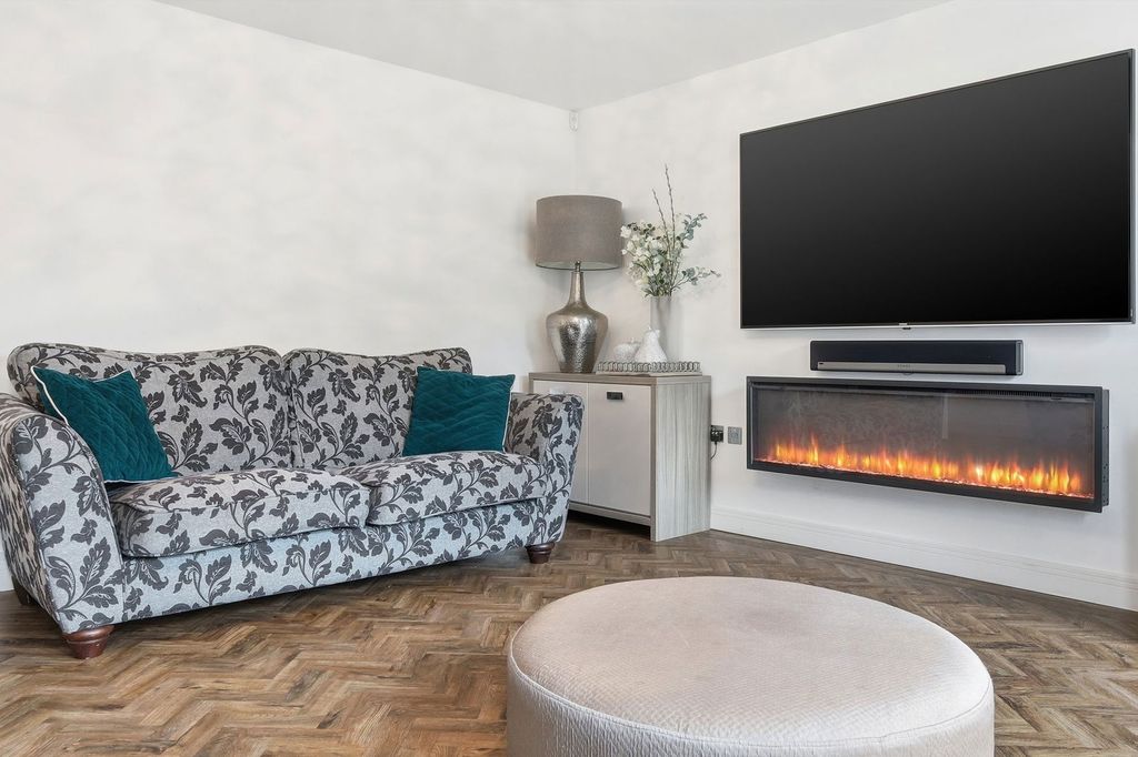 Property photo 3 of 37