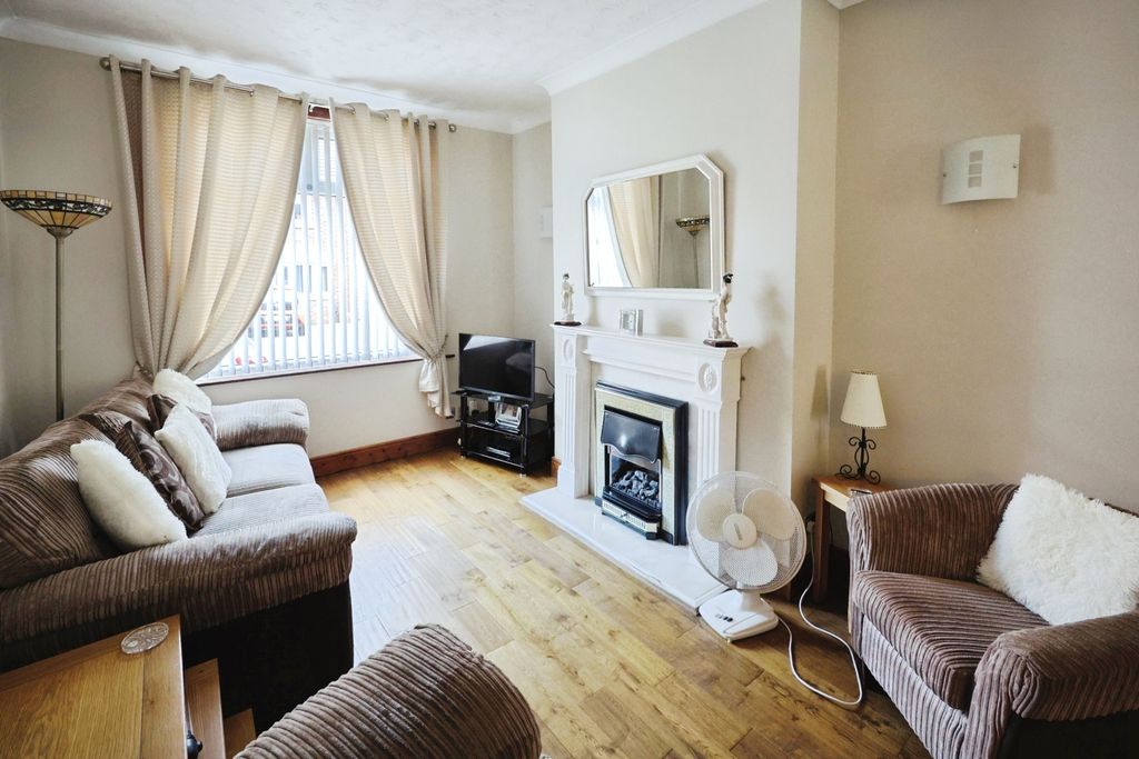Property photo 3 of 9 Pbox-Living_Room-312560.Jpg