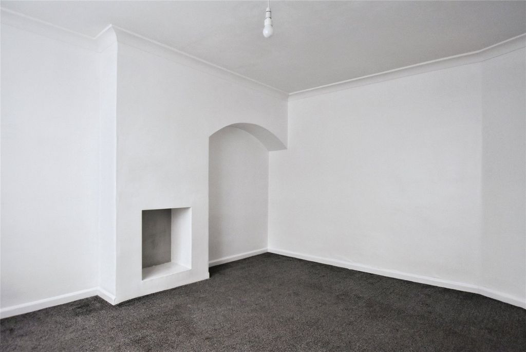 Property photo 3 of 16 Reception