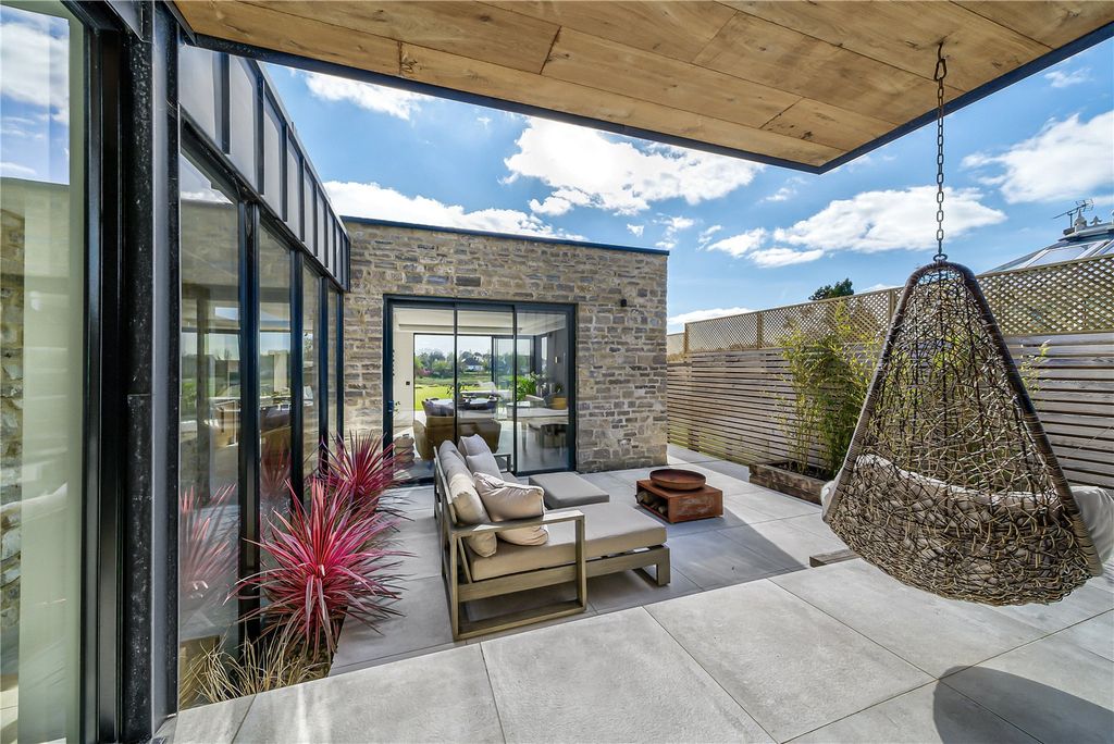 Property photo 2 of 53 Inner Courtyard