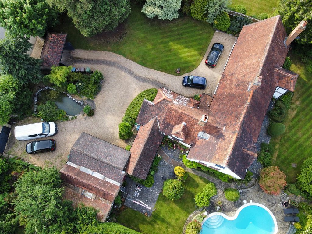 Property photo 2 of 26