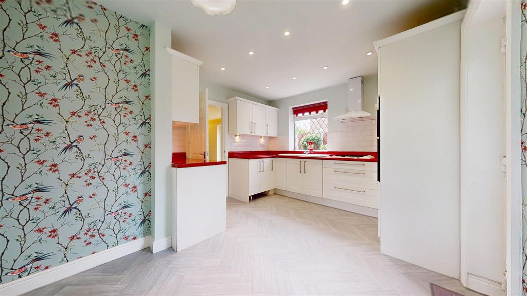 Property photo 3 of 25 Windlehurst Avenue Kitchen Diner