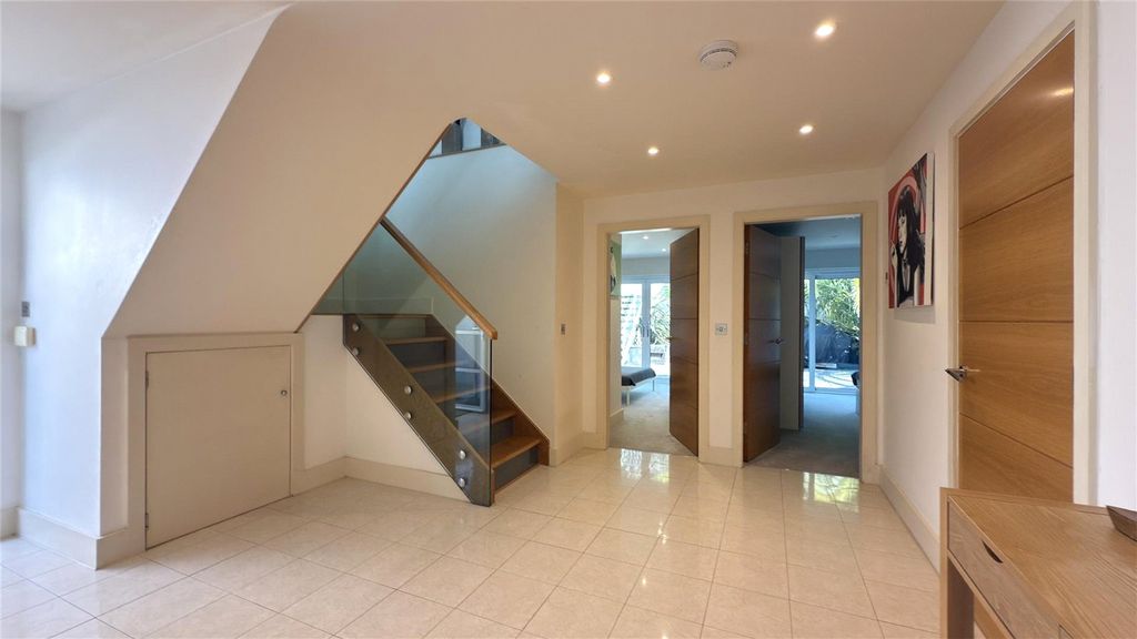 Property photo 3 of 16 Picture No. 11