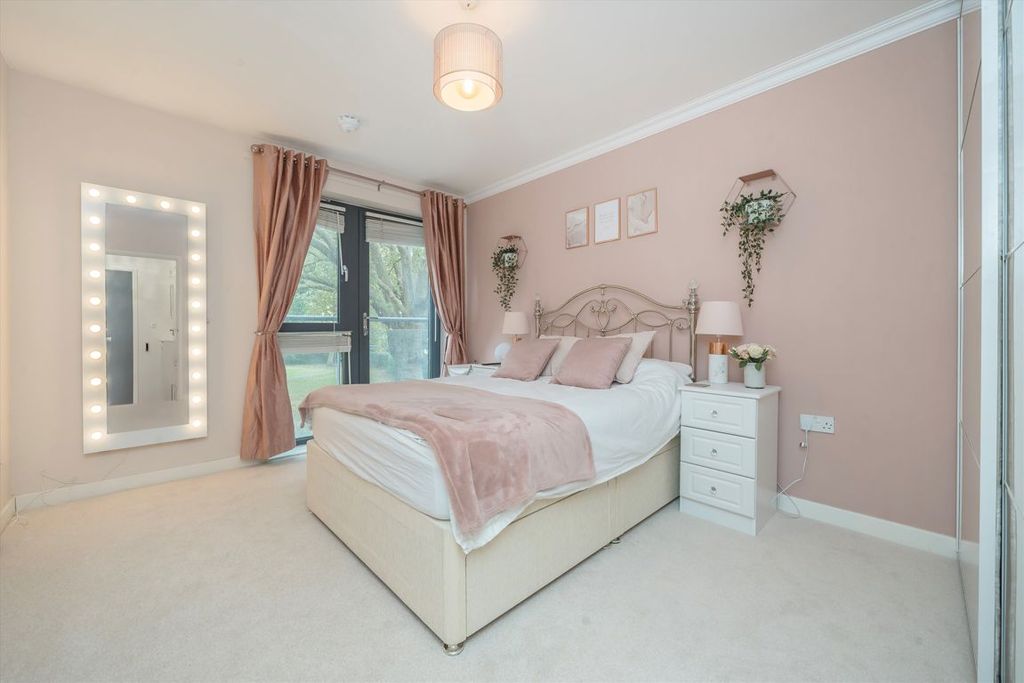 Property photo 2 of 6