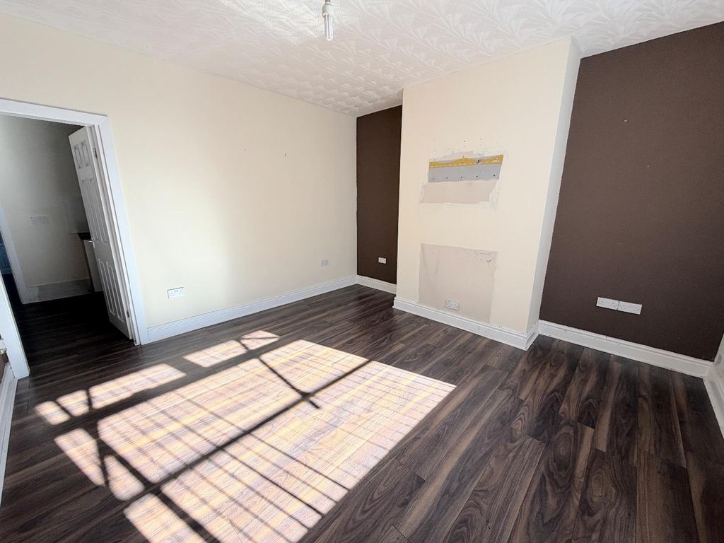 Property photo 3 of 9 Lounge