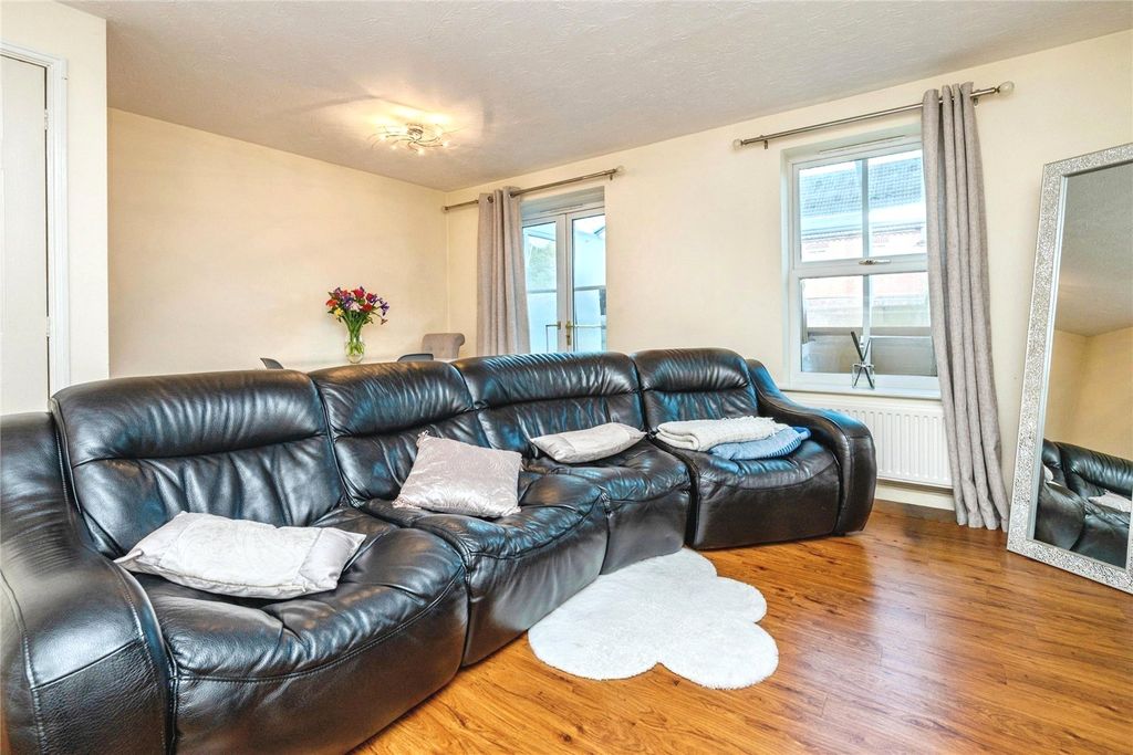 Property photo 2 of 14 Living Room