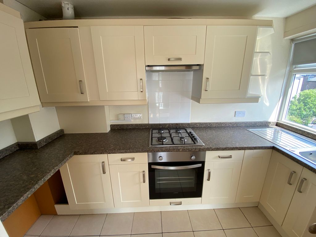 Property photo 3 of 7 Kitchen