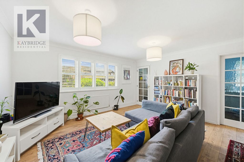 Property photo 2 of 11 Trent Way, Worcester Park - Kt4 8Tw