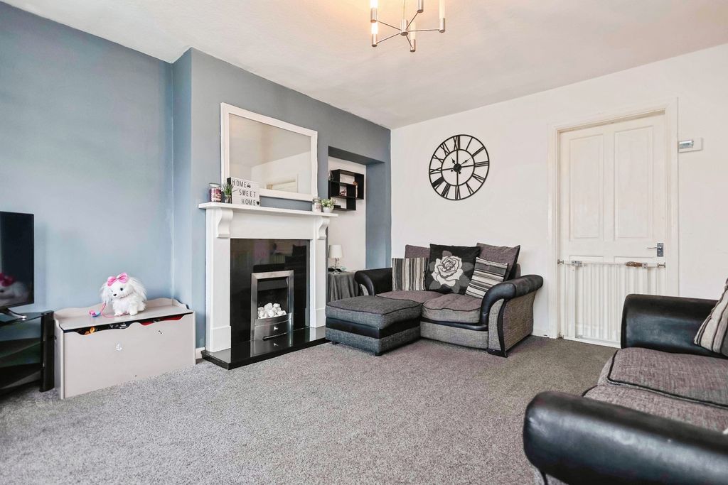 Property photo 3 of 16 Pbox-Img.Jpg