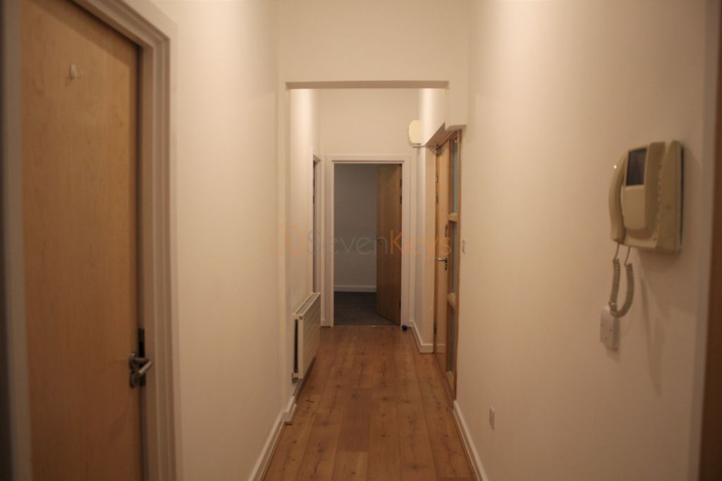 Property photo 3 of 9 Hallway