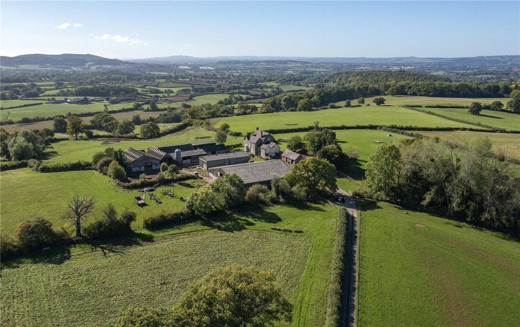 Property photo 2 of 16 Hill Farm