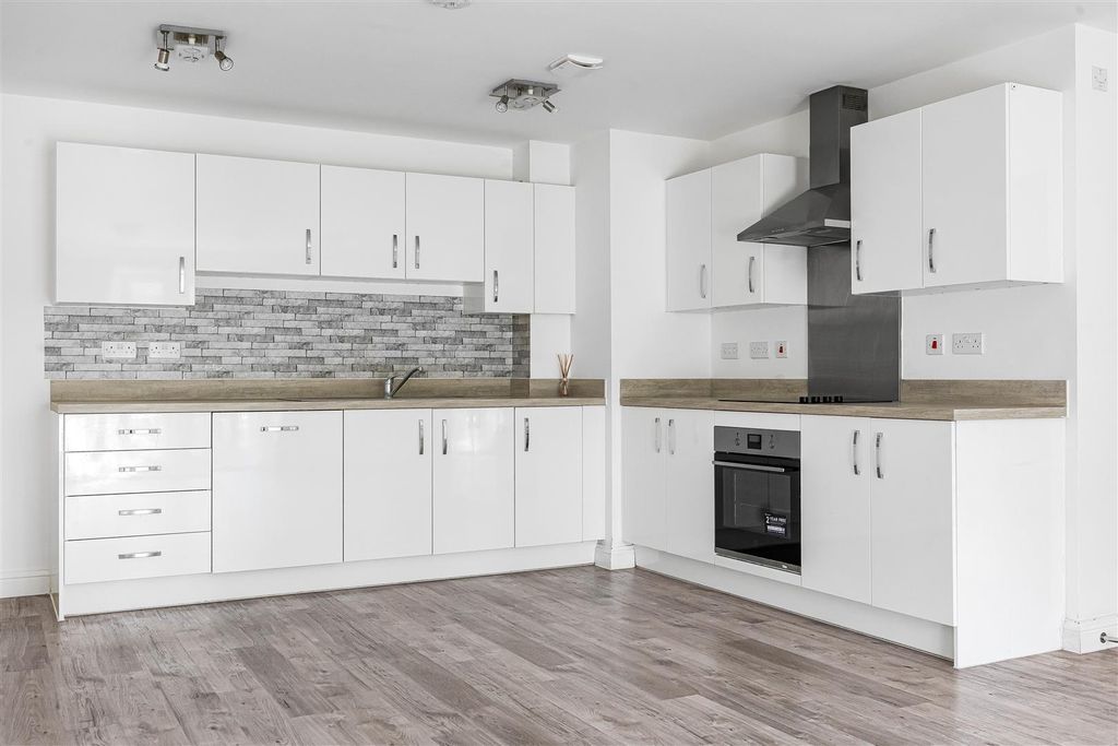 Property photo 3 of 16 Open Plan