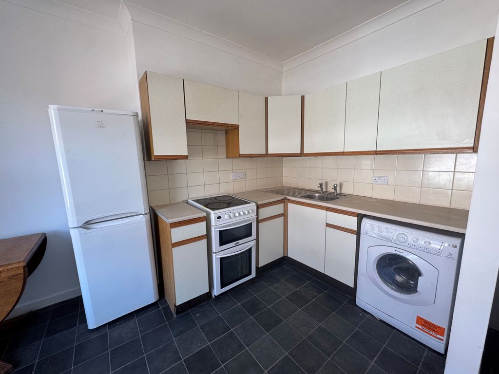 Property photo 1 of 5 1 Bed Flat To Rent Old Christchurch Road, Bournemouth Bh1