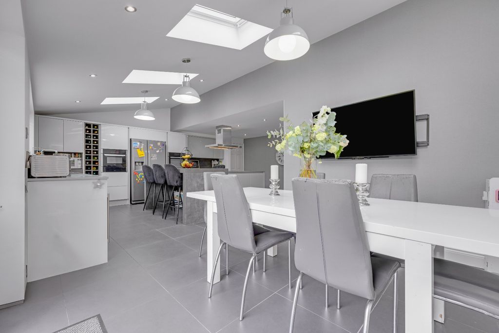 Property photo 3 of 46 5335703