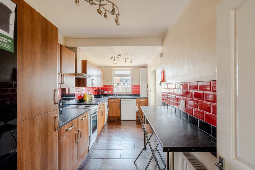 Property photo 3 of 21 16