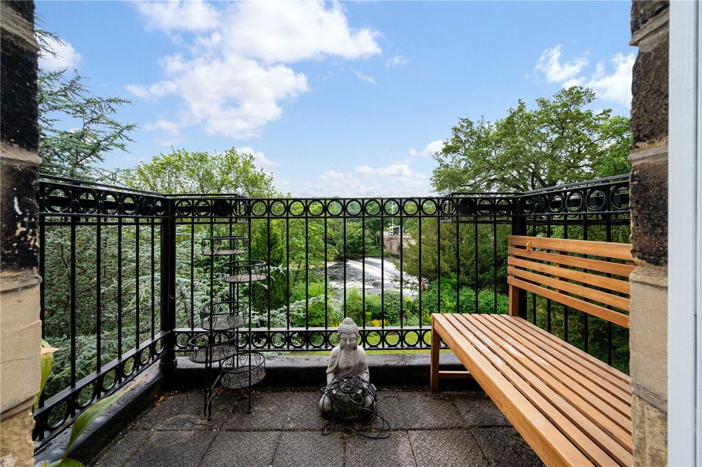 Property photo 2 of 20 Picture No. 17