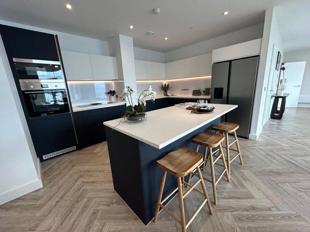 Property photo 3 of 22 Kitchen