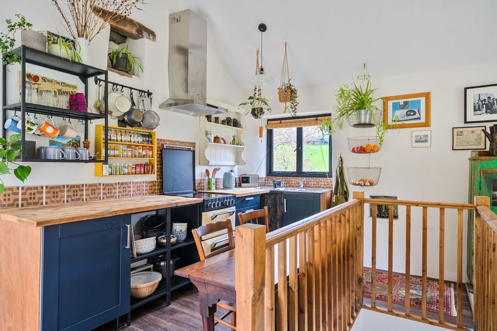 Property photo 2 of 21 1419453-10-69A59E88A7A9c-Arw-1