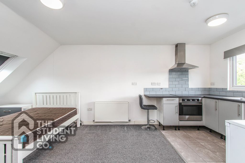 Property photo 3 of 28