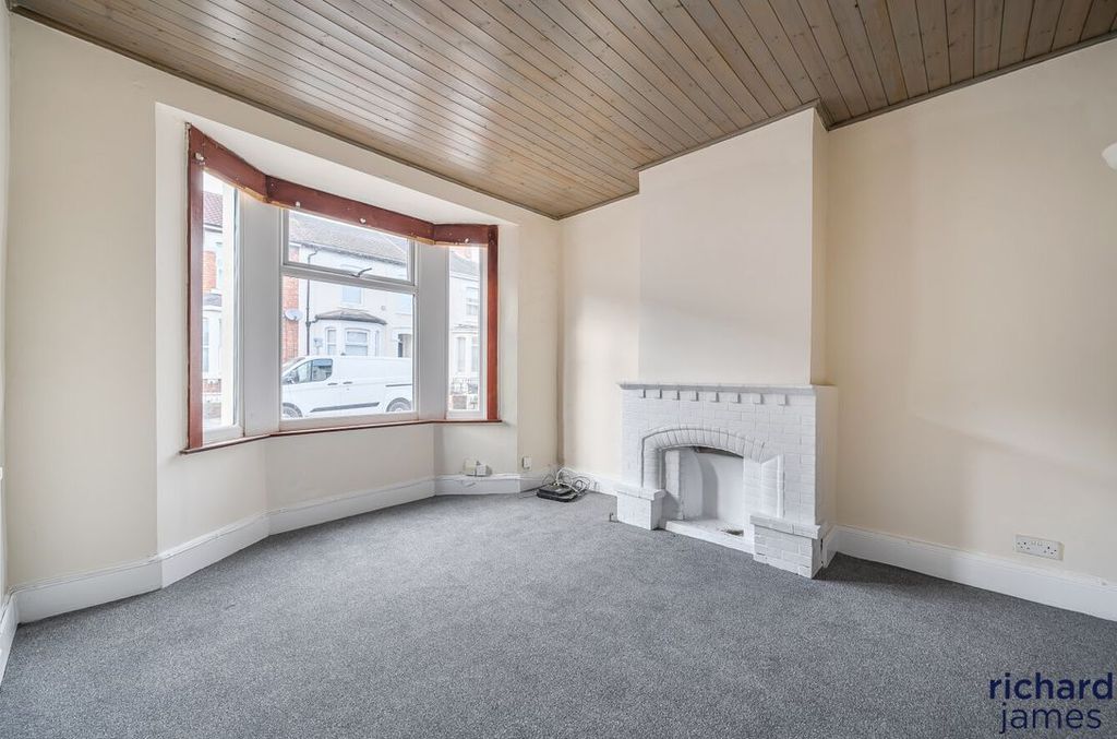 Property photo 2 of 11 9517B81Ebb8346Dead6006d20Da057cd