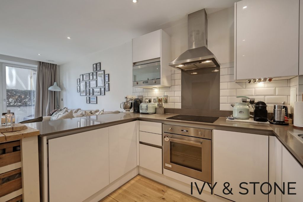 Property photo 2 of 22 3991372