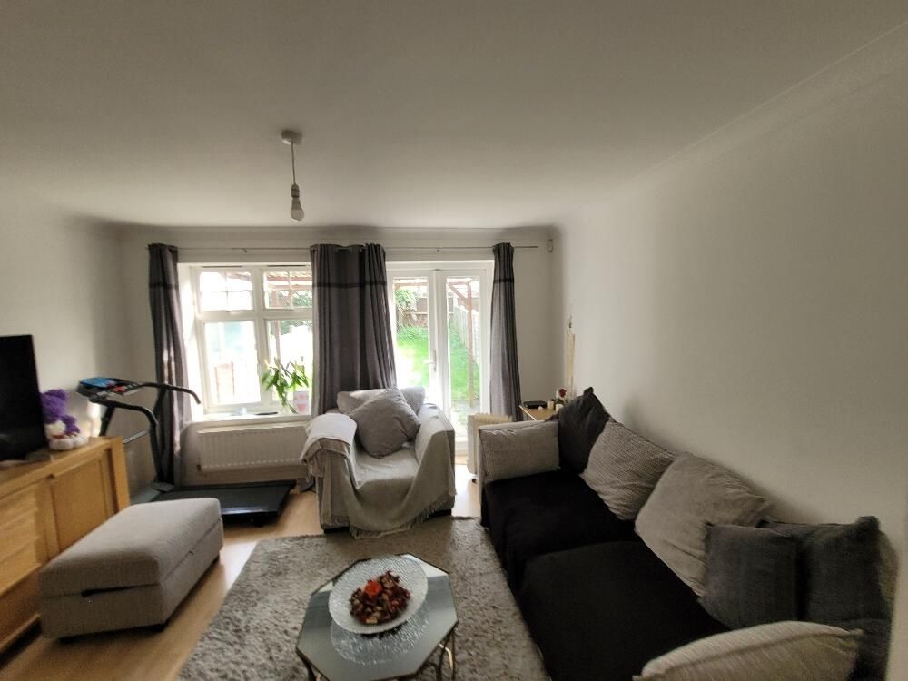 Property photo 2 of 16 Living Room