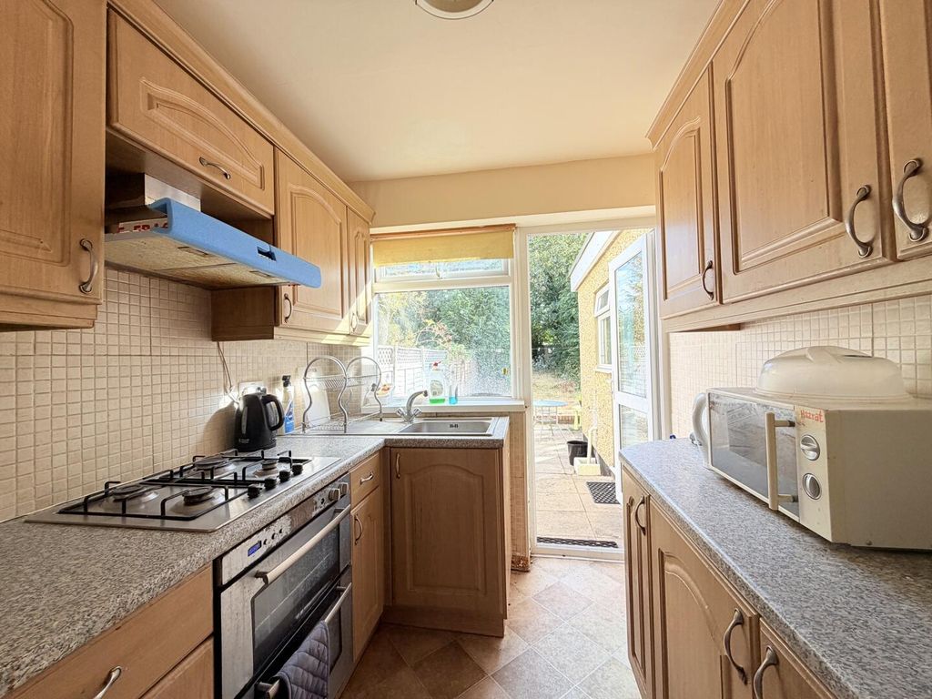 Property photo 2 of 7 Kitchen