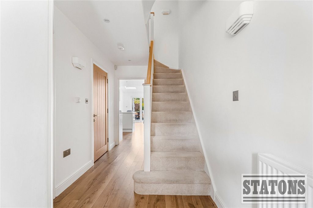 Property photo 2 of 20 Picture No. 29