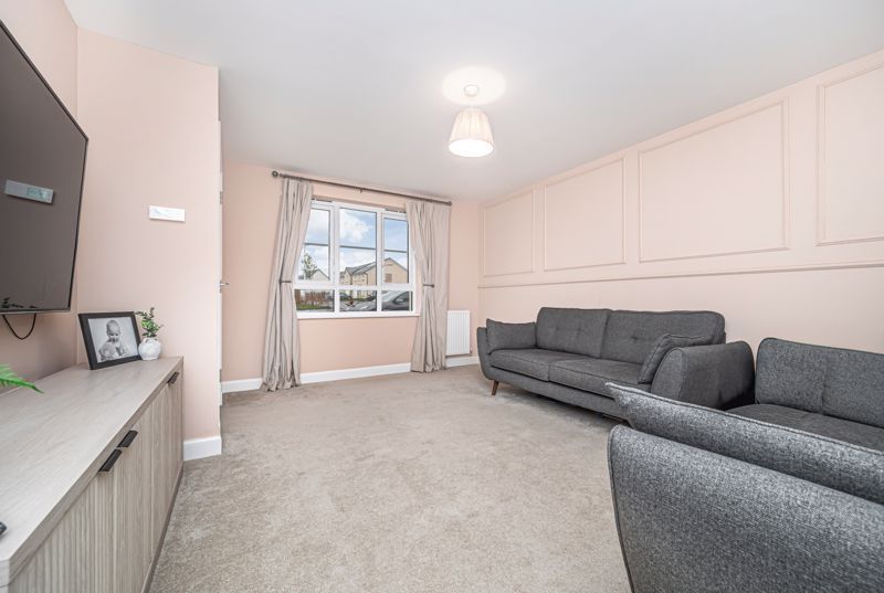 Property photo 3 of 24 Lounge