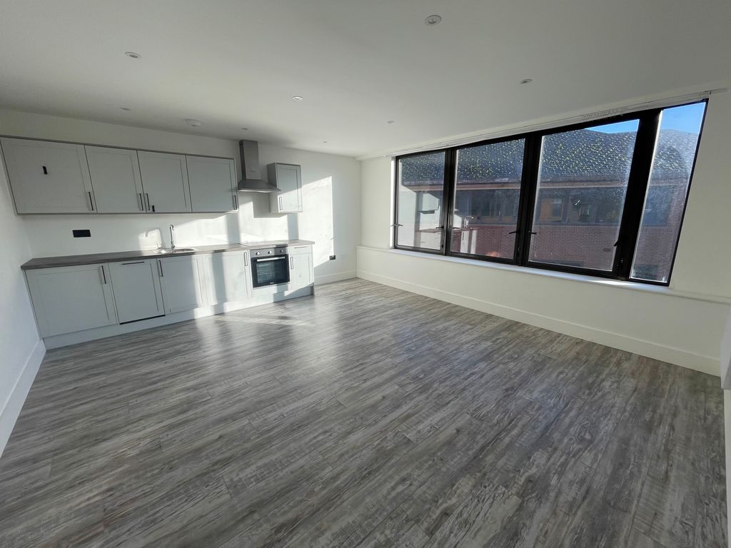 Property photo 2 of 6 Bedroom