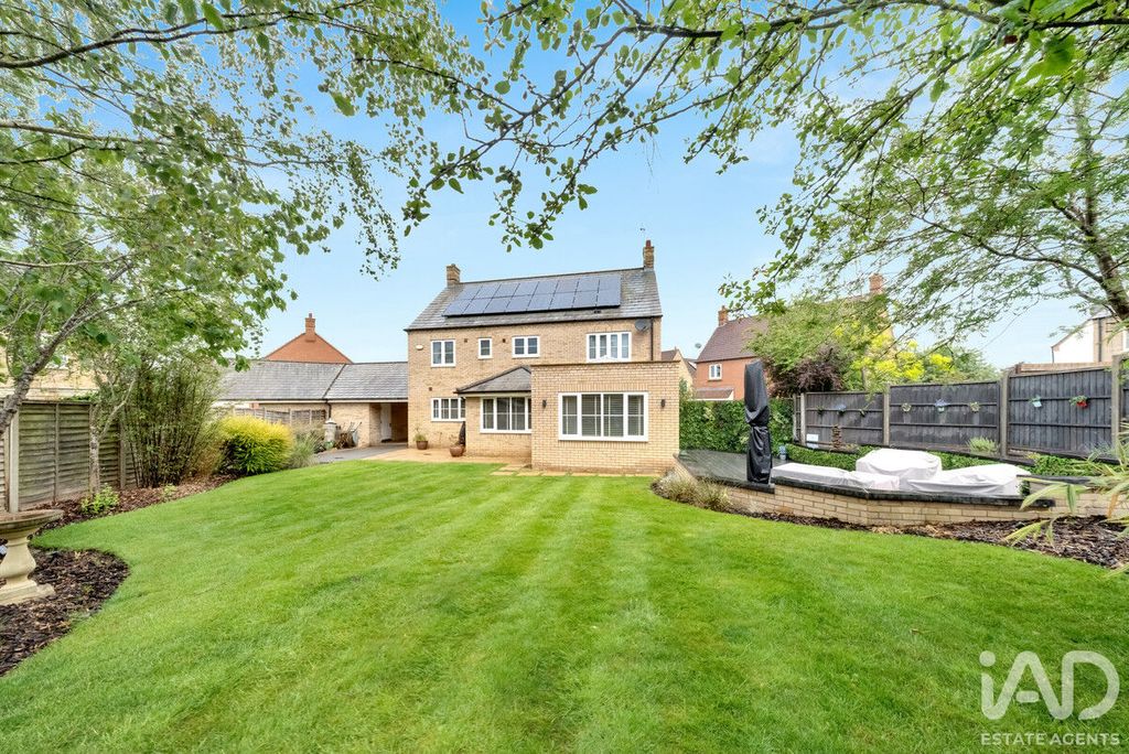 Property photo 2 of 43