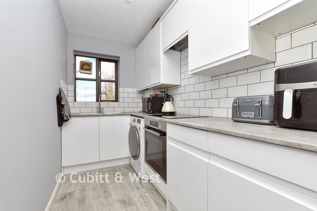Property photo 1 of 11 Kitchen