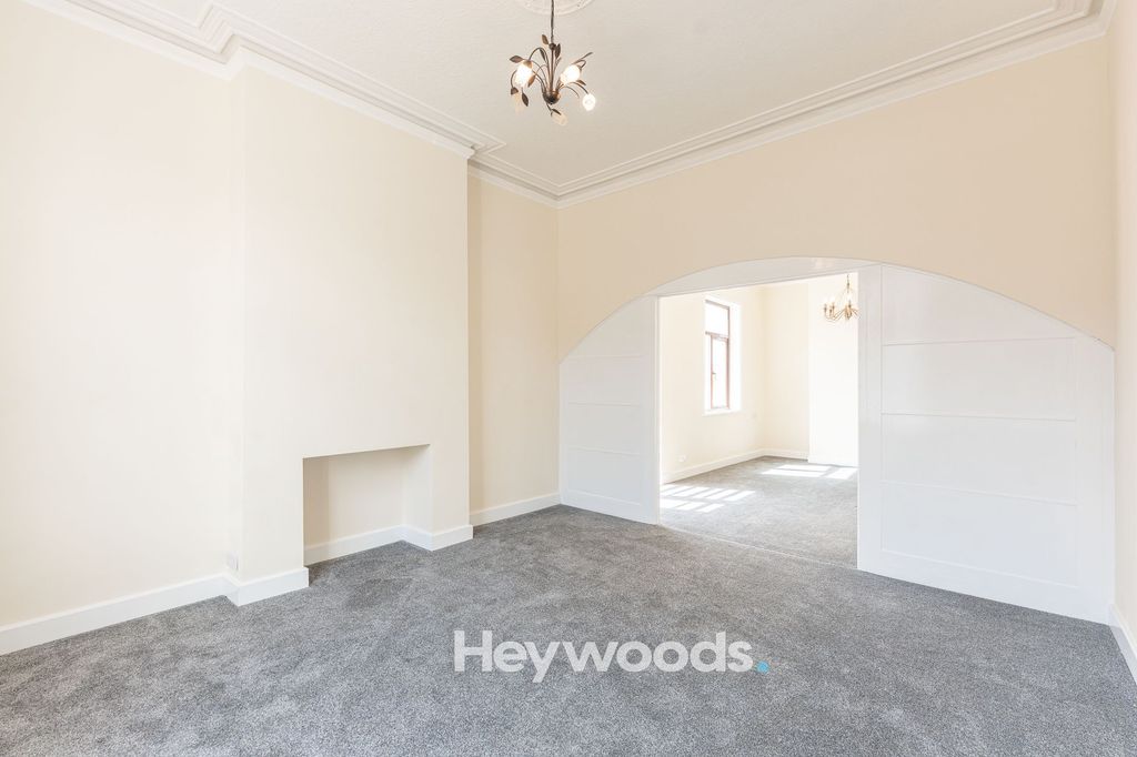 Property photo 2 of 31