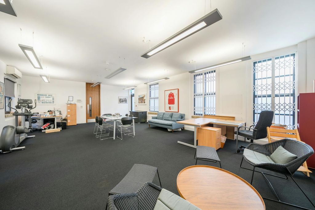 Property photo 2 of 9 13864221692ee945106F8Arw.Jpg