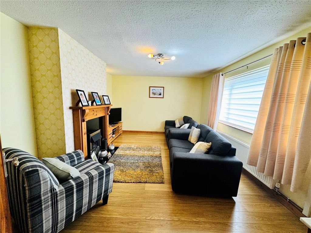 Property photo 2 of 21 Living Room