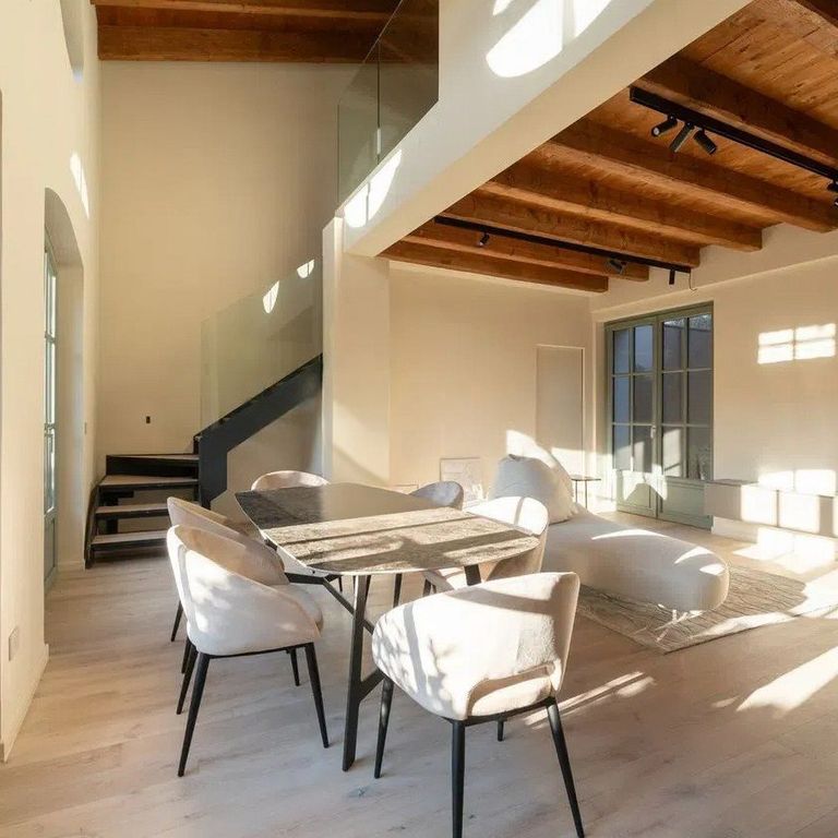 Property photo 1 of 13 Stylish Apartment In Milano, Lombardy
